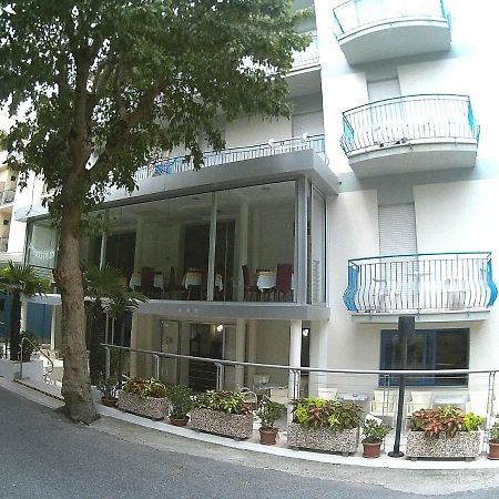 Hotel Azzurro Cattolica Exteriör bild