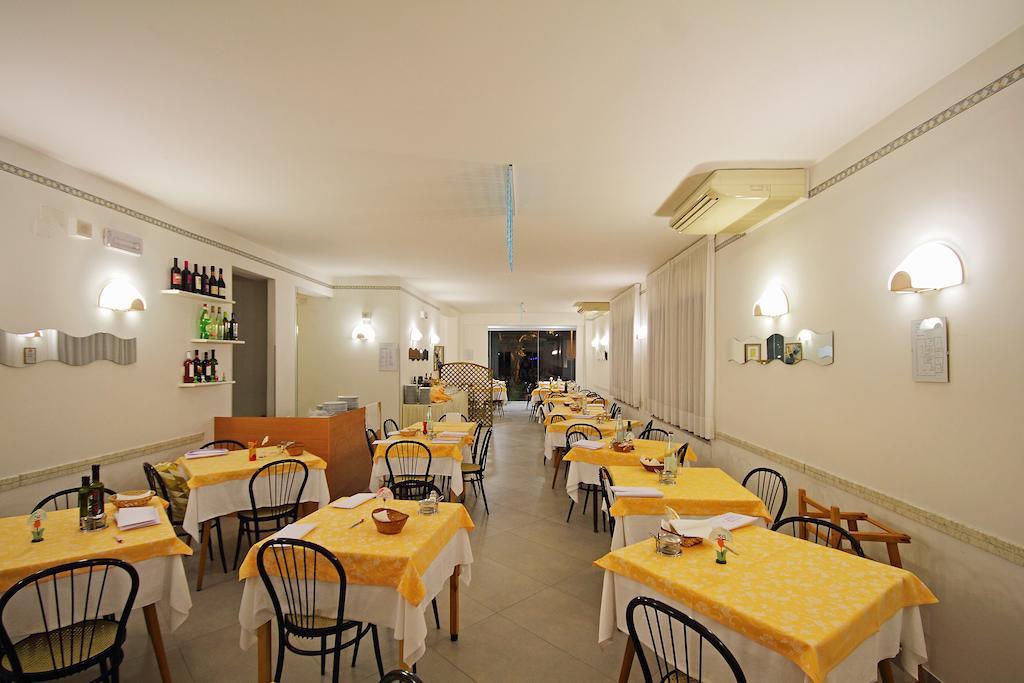 Hotel Azzurro Cattolica Exteriör bild