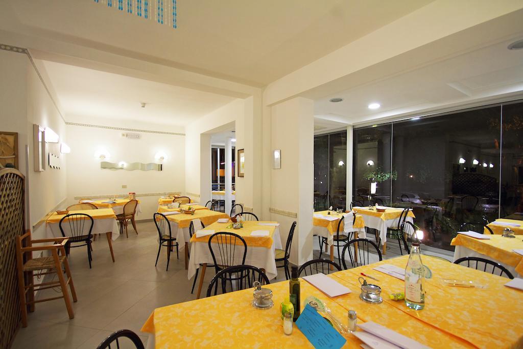 Hotel Azzurro Cattolica Exteriör bild