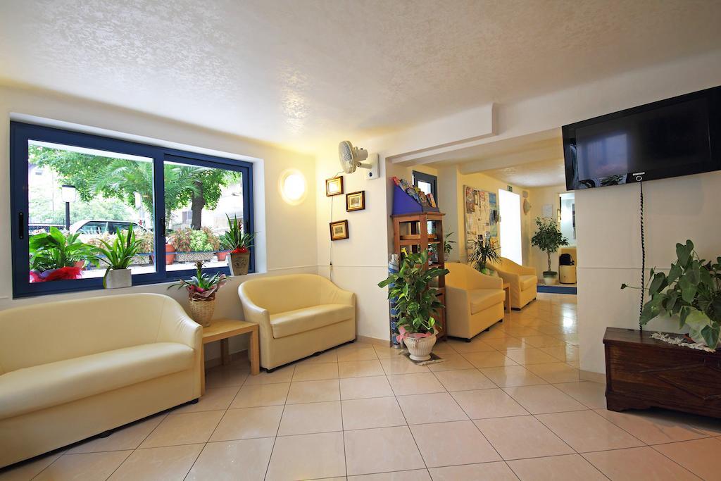 Hotel Azzurro Cattolica Exteriör bild