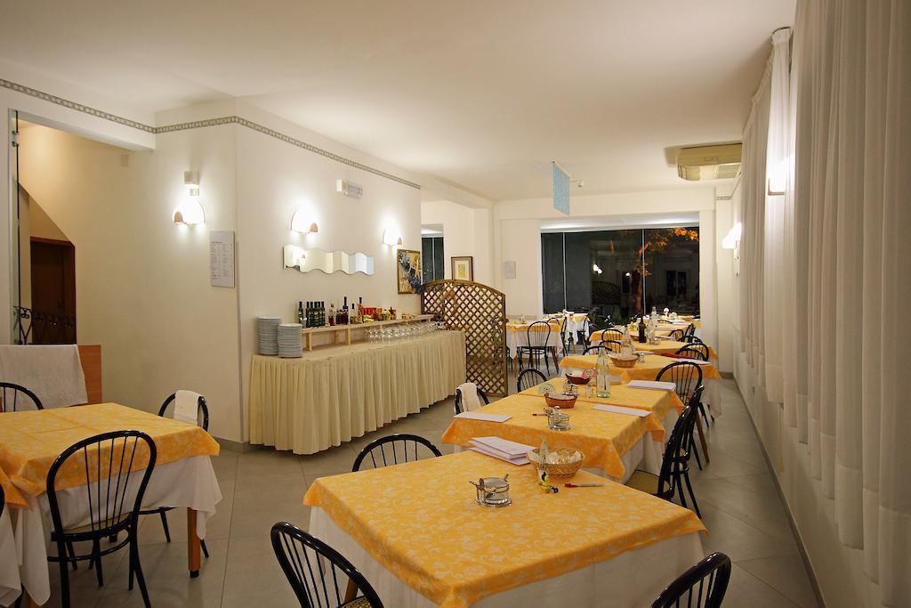 Hotel Azzurro Cattolica Exteriör bild