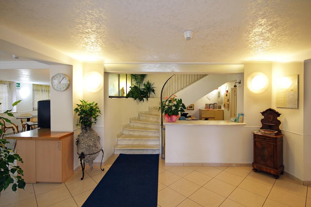 Hotel Azzurro Cattolica Exteriör bild