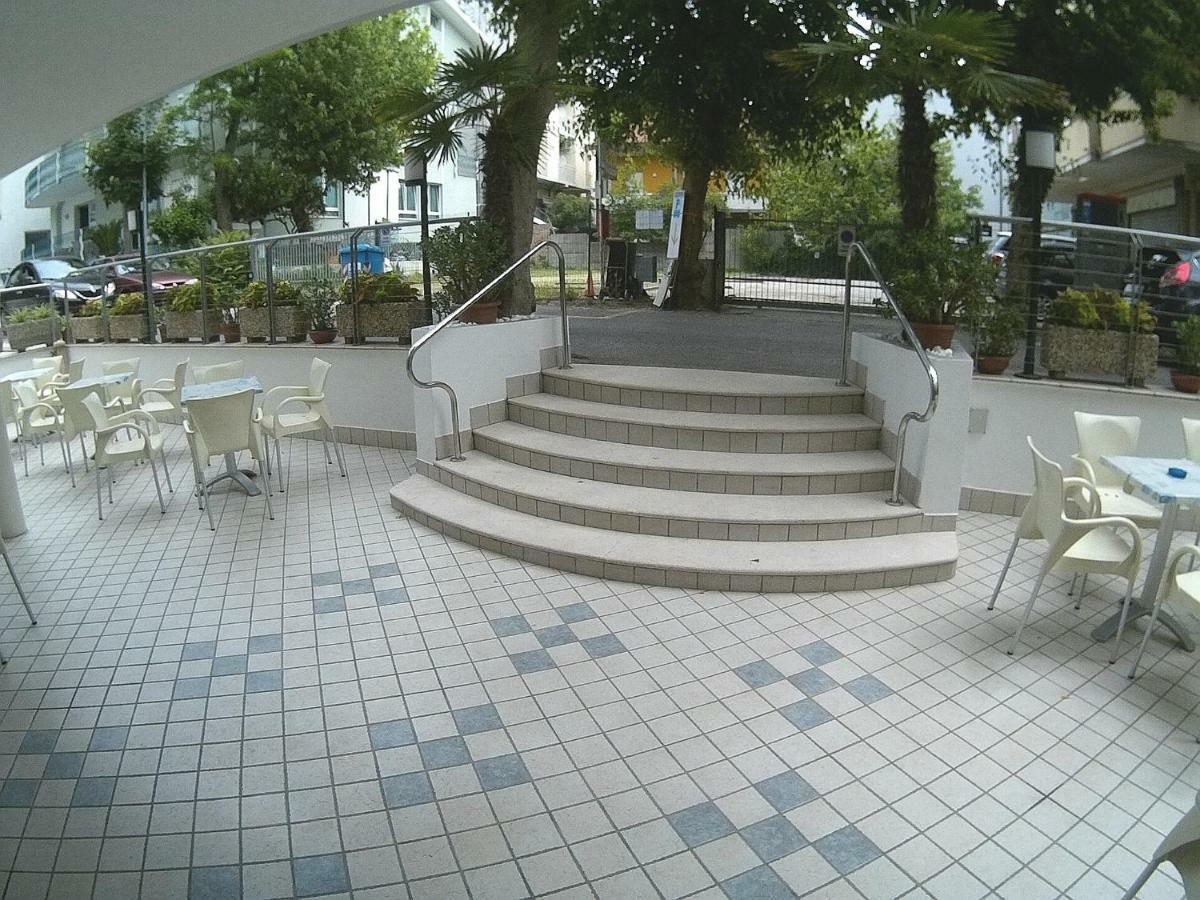 Hotel Azzurro Cattolica Exteriör bild