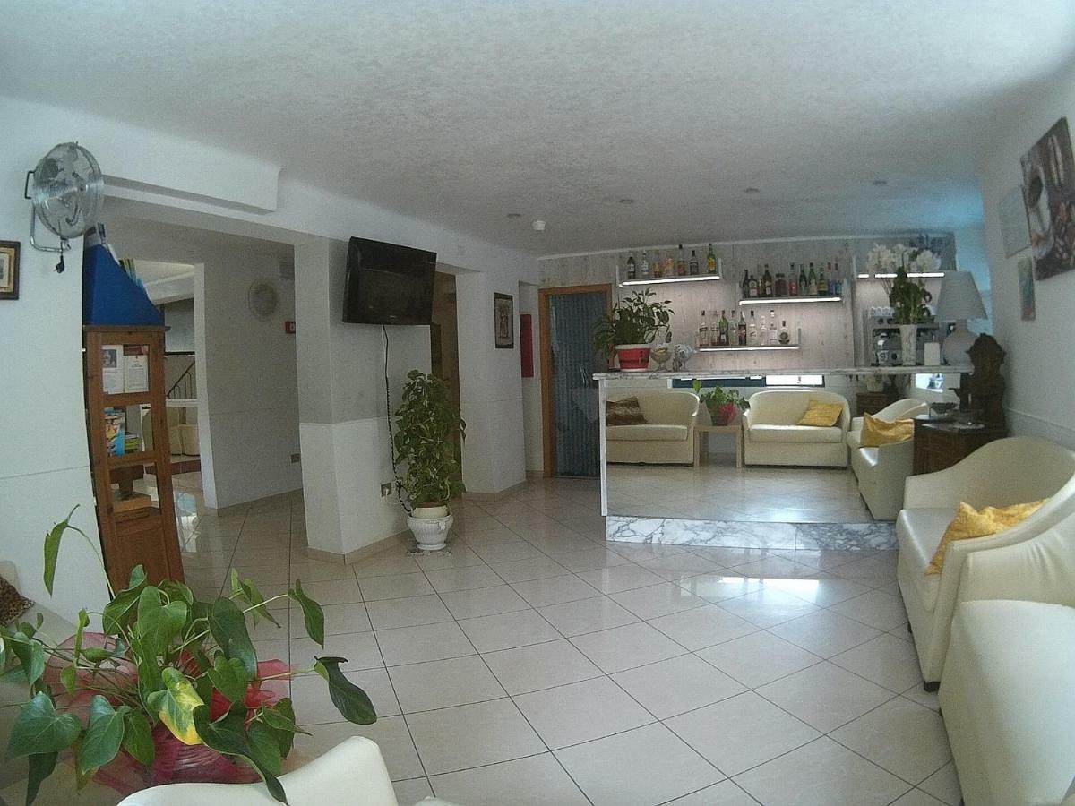 Hotel Azzurro Cattolica Exteriör bild